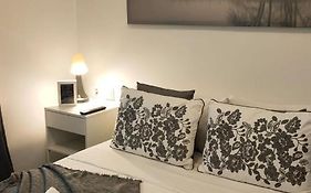 Small And Cozy Rooms - G10